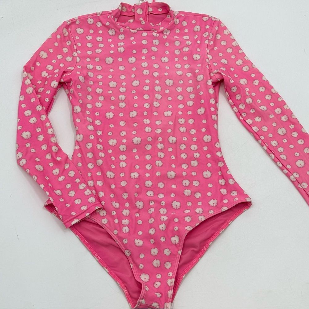 Sisstrevolution Long Sleeve Zip-Back Rash Guard 1Pc Swimsuit | Pink/White | Med